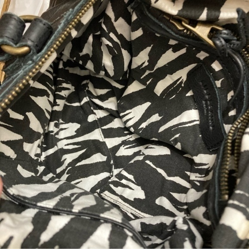 Liebeskind Berlin black leather crossbody bag - Picture 10 of 10